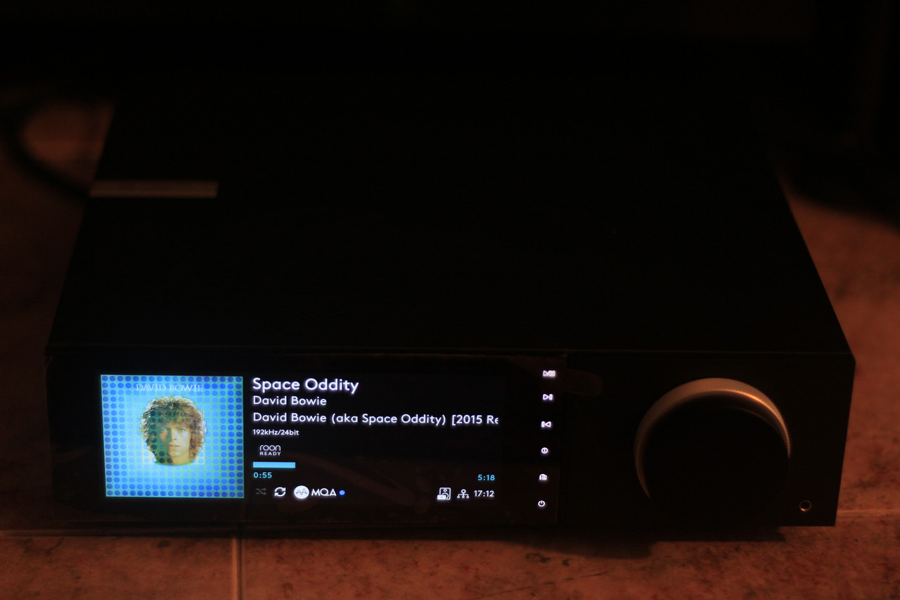 Cambridge-Audio-Evo-150-pantalla-sonando-4.jpg
