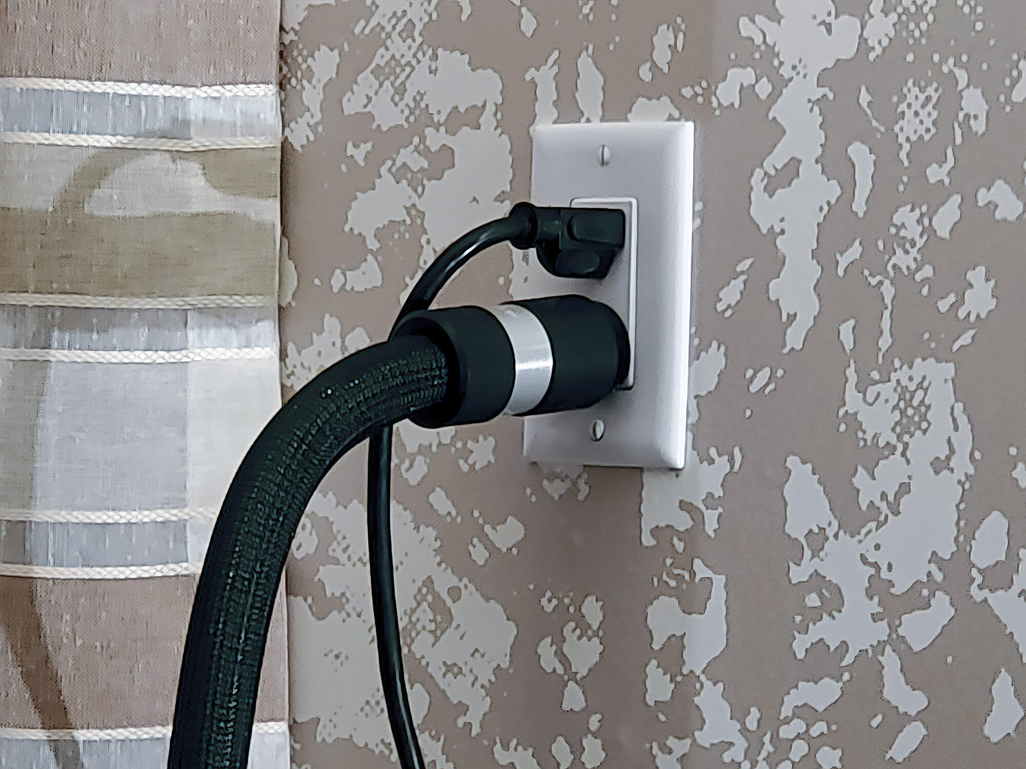 2b703a29-high-end-power-cord.jpg