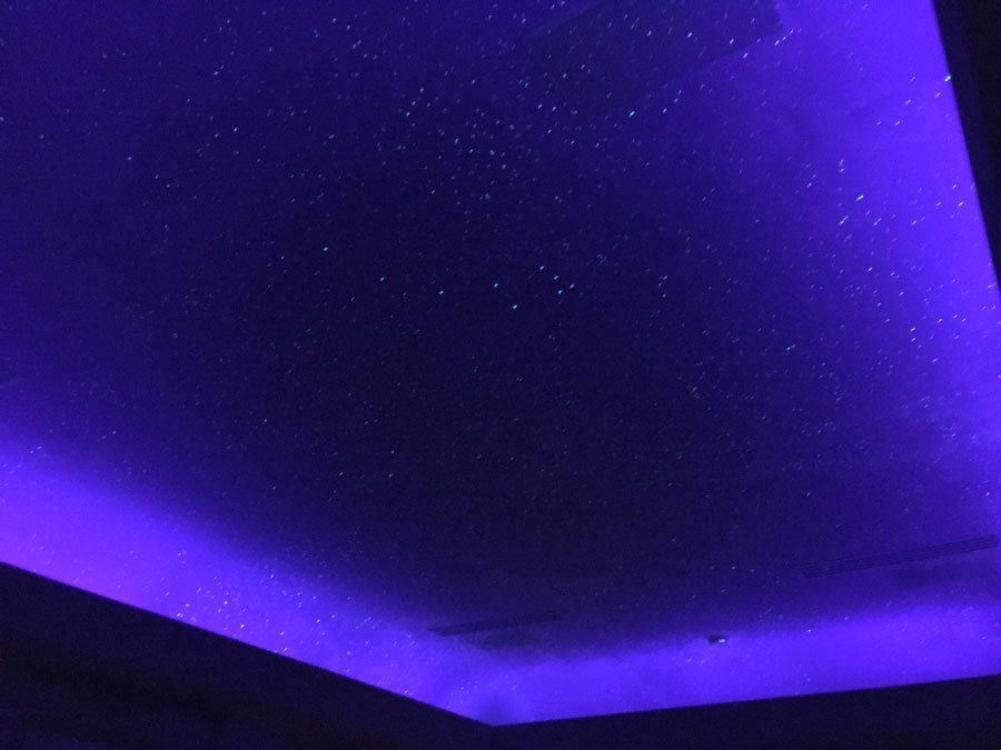 蓝天 矩形 天文物体 色调和阴影.jpg