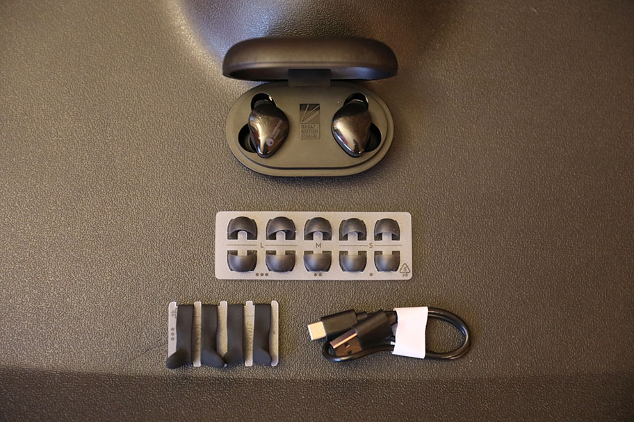 Cambridge-Audio-Melomania-Touch-Accessories.jpg