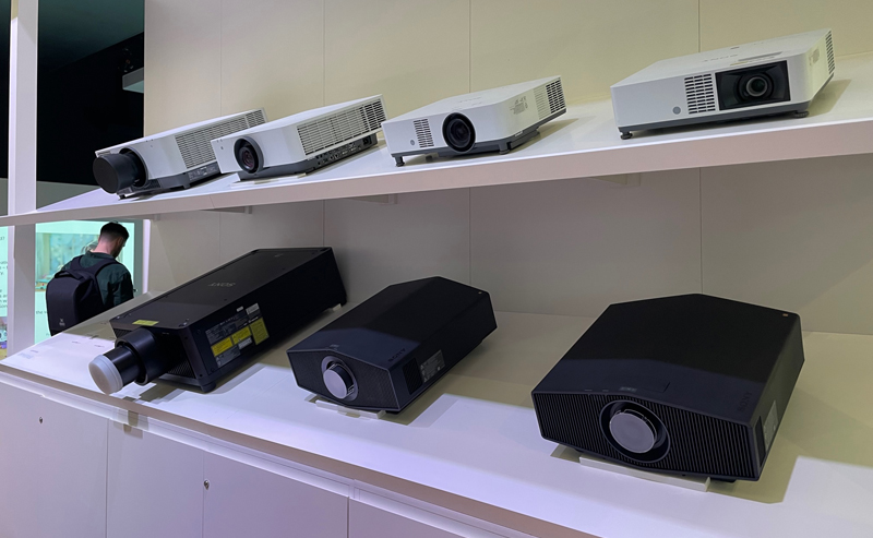 Sony-ProjectorLine-800.jpg