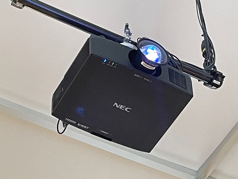 NEC-pa1705UL-800.jpg