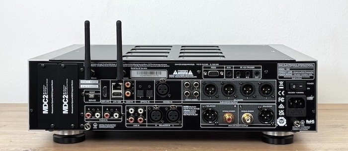 NAD-M66-Rueckseite-Seitlich2.jpeg