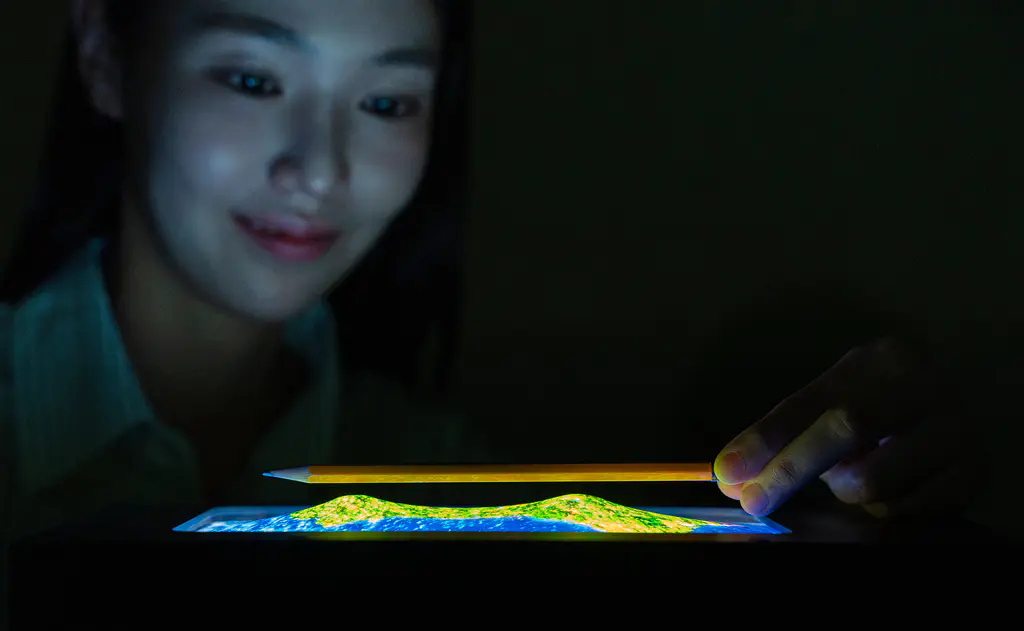 素材samsung_display_micro_led_stretch-1024x631.jpg.png